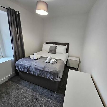 Fully Equipped Kitchen, Double Room Neath Ngoại thất bức ảnh
